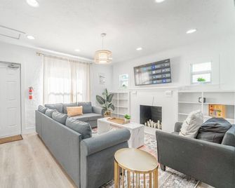 3 BD House in-law Apt - Palm Wave Stays - West Palm Beach - Sala de estar