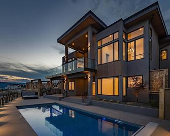 New Large Luxury Home with Pool & Views - West Kelowna - Building