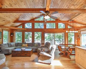 Lake Front Home With Private Dock - Hawley - Living room