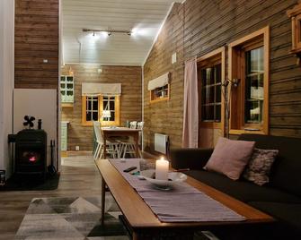 Trivelig hytte i Senja. - Finnsnes - Living room