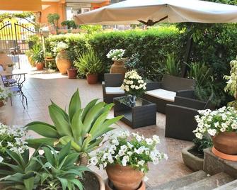 B&b Mareagrò - Santa Teresa di Riva - Innenhof