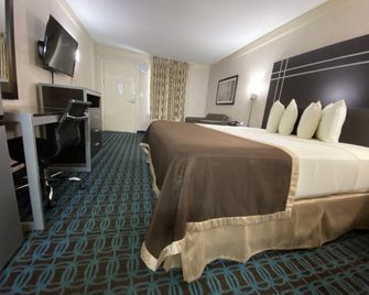 Deluxe Inn - Fayetteville I-95 - פאייטוויל