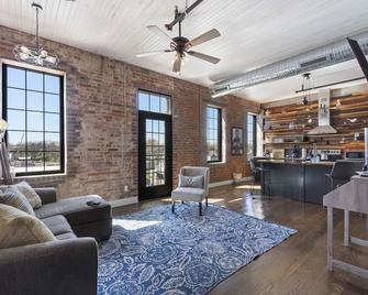 Urban Lofts - Perryville - Living room