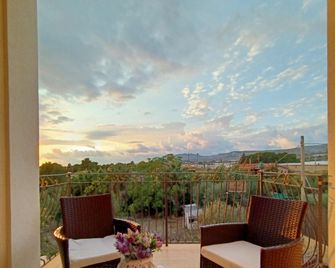 B&B Villa Sara Falconara - Licata - Balkon
