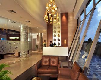 Majestic Court Sarovar Portico - Mumbai - Lobby
