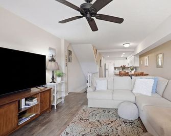 Condo with Amazing Views of Downtown Maryville and Smoky Mountains - Alcoa - Sala de estar