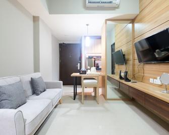 Modern and Good 2BR Mustika Golf Apartment - Cikarang - Obývací pokoj