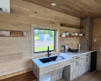 Jolie Vie Wellness Retreat, Earth Tiny Home #2 - Grand Falls