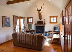 Cottage within walking distance to the Bay! - Chestertown - Sala de estar