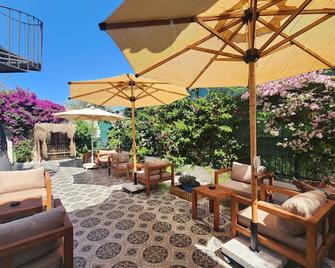 Tarcin Alacati Otel - Adults Only - Alacati - Patio