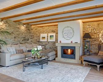 Can Font De Muntanya - Cruïlles, Monells i Sant Sadurni - Living room
