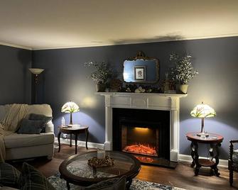 The Manor at Maysville Golf Course View - Maysville - Living room