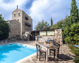 Pyrgos Petropoulaki - Selinitsa - Pool