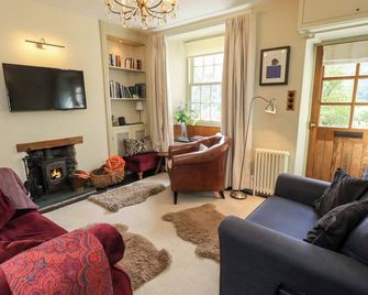 Beck Steps, Pet Friendly, Character Holiday Cottage In Chapel Stile - Borrowdale - Living room