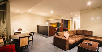 Yti Garden Hotel - Melbourne - Living room