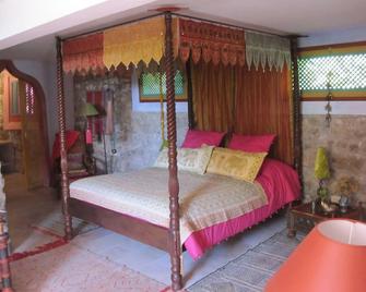 Can Serola - Sales de Llierca - Bedroom