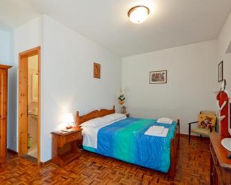 Albergo Alle Alpi - Comeglians - Bedroom
