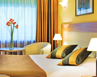 أوتل إي سبا فاكونس بلو فيلا مارليوز - إيه-ليه-بان - غرفة نوم