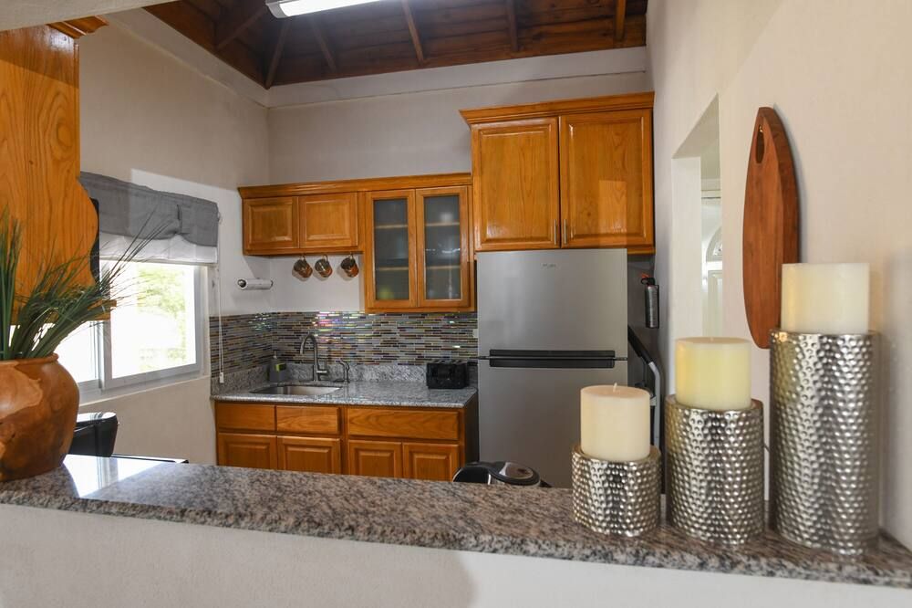 Gated 2 Bedroom Oasis with pool / Beaches & Hipstrip in walking distance - مونتيغو باي - مطبخ