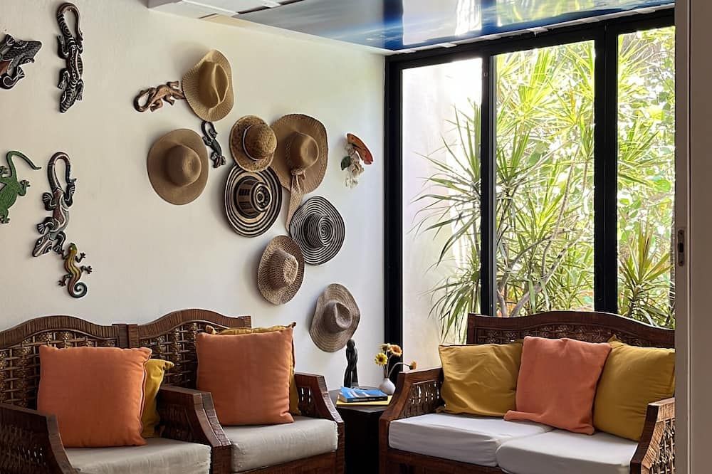 مانايا بد آند بريكفاست