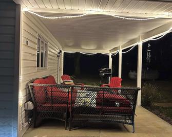 2br | Pet-Friendly | Fenced Yard | Near Wineries - St James - Patio