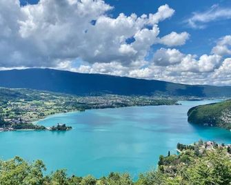 Bergerie Loft Apartment With Panoramic Lake - Talloires-Montmin