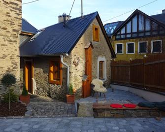Beautiful, Cosy, 1800 Farmhouse With Sauna in Peaceful Surroundings - Roes - Edificio