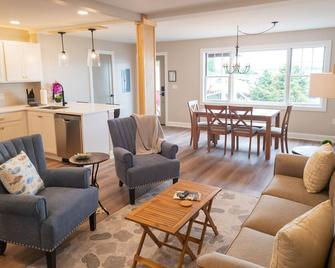 Downtown Lake View Condo -Unit 3 - Conneaut Lake - Sala de estar