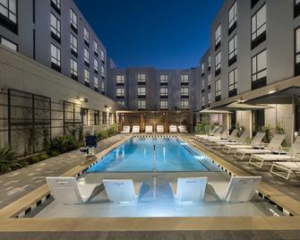 Hampton Inn by Hilton Austin East Side 5th Street - Austin - Pool