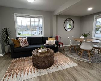 Cozy home near downtown and fox river - Algonquin - Sala de estar
