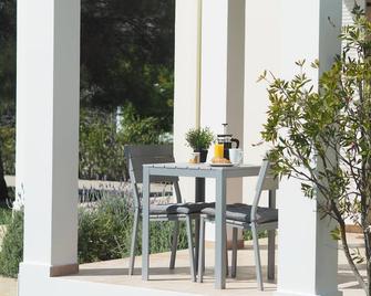 Mountain View Boutique Villa in Perfect Location - Kolympia - Innenhof