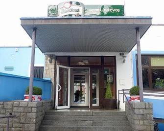 Hotel Rozvoj - Klatovy - Building