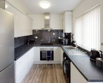 Marina House - Hull - Kitchen