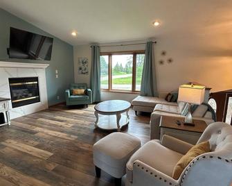3-bed, 3-bath, 3-car garage executive home in Marshfield, WI - Marshfield - Huiskamer