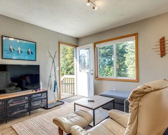 Juneau Apartment - Minutes to Mendenhall Glacier - Juneau - Living room
