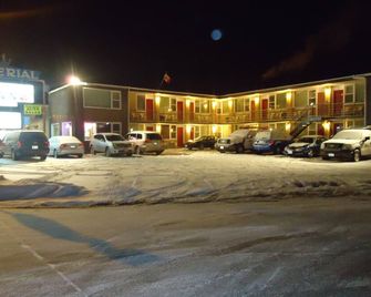 Imperial Fireside Inn - סאדברי (אונטריו) - בניין