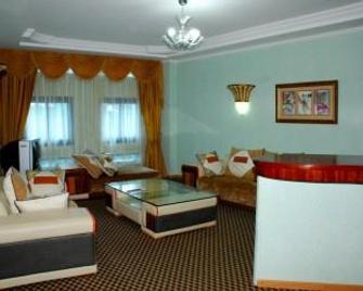 Imperial Resort Beach Hotel - Entebbe - Living room