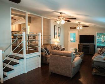 Sunset Cove - Beautiful waterfront - Relax & Unwind on the KY Lake - TN River - Camden - Living room