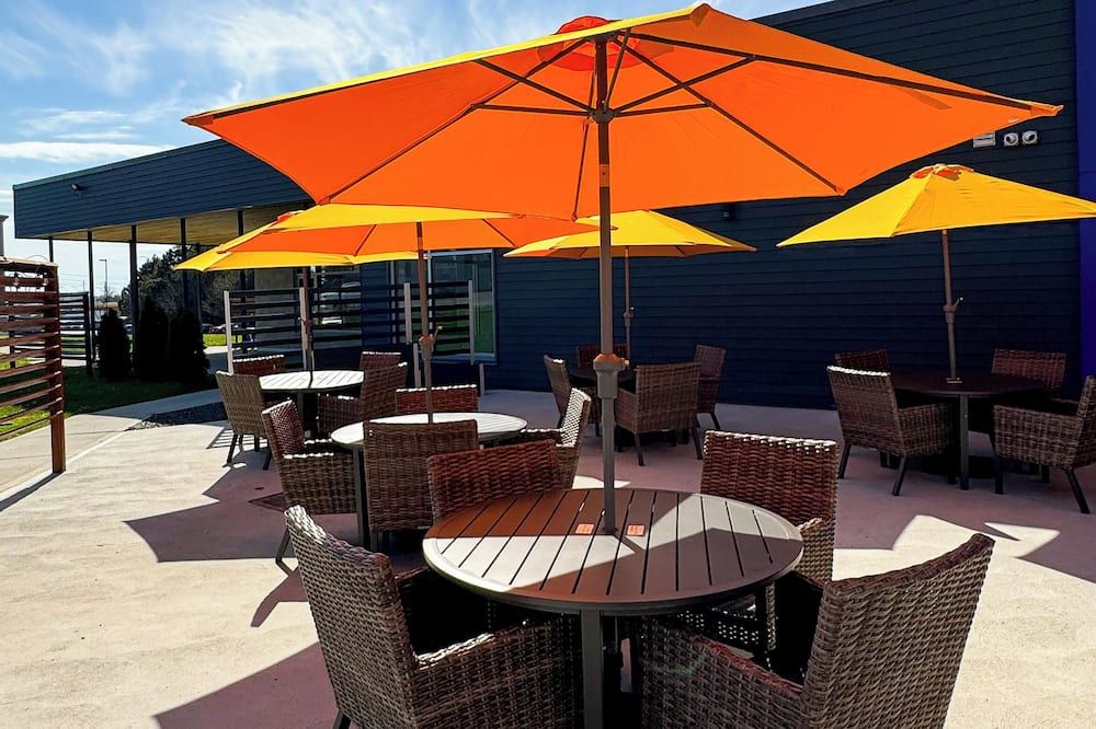 Quality Inn & Conference Centre Kingston Central - Kingston - Innenhof