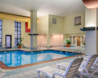 Baymont by Wyndham Plainfield/ Indianapolis Arpt Area - Plainfield - Piscina