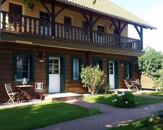 بينزيون تسوم هولتس بانت أوفل ماخر - برغ - شرفة مرصوفة