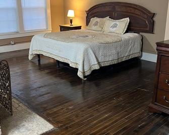 Heart Of Texas Near Downtown 1br/1ba Remodeled Master - Brady - Ložnice