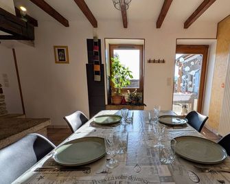 Gîte entre ville et campagne, Wi-Fi gratuit, sur circuit des peintres - Comberjon - Comedor