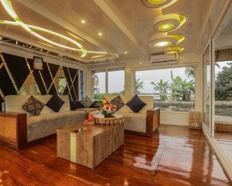 Royal Boathouse - Alappuzha - Living room