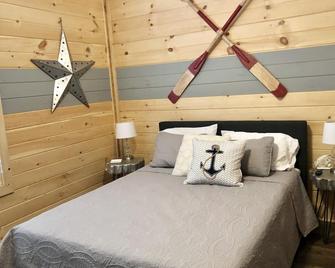 Center Hill Lake Cottage Four Seasons, Smithville, Tn - Smithville - Bedroom