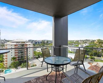 Spaciously Bright 1-Bed Apartment - Brisbane - Balcony