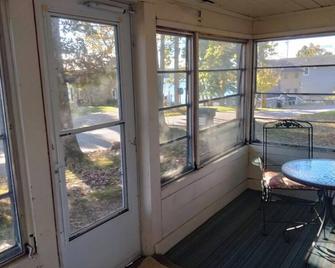 Cozy Cottage on Crooked Lake First Basin - Angola - Balcony