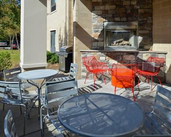 TownePlace Suites by Marriott Wilmington/Wrightsville Beach - Wilmington - Patio