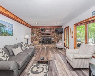 Lake View - Oakland - Living room