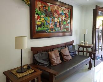 Hotel Lola Natividad - Bantay - Living room
